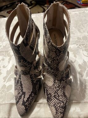 Wendy Williams Snake Print Ladies Shoes Size 8 M